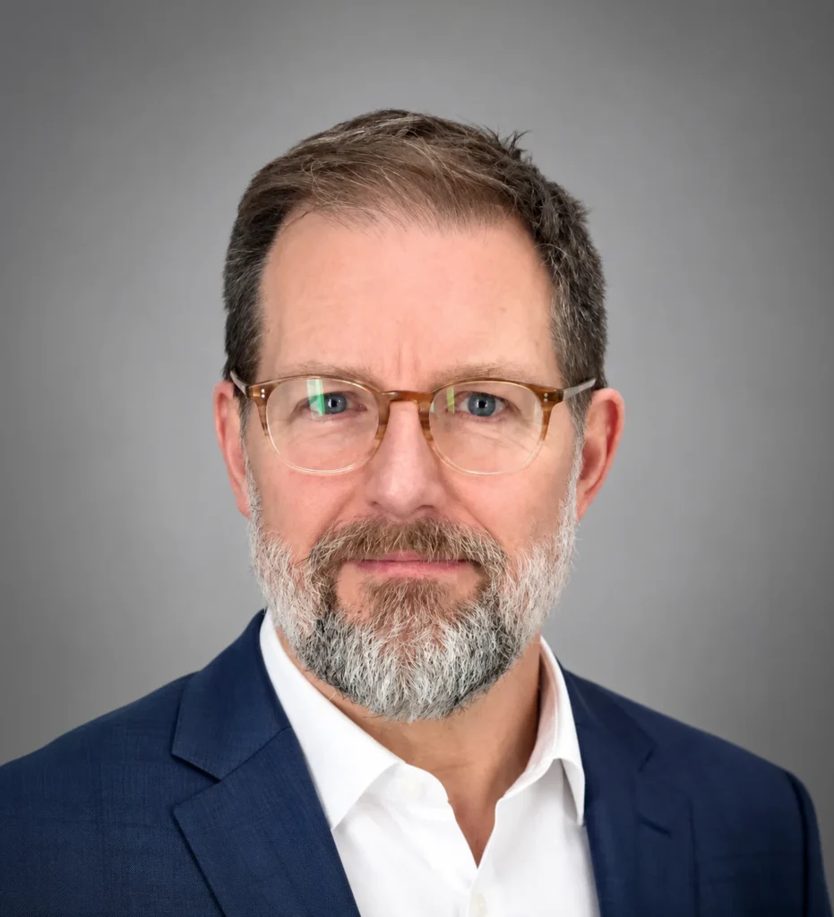 Headshot of Gordon Bass