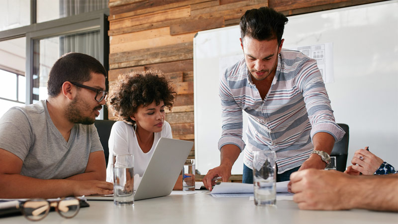 providing feedback in group meeting